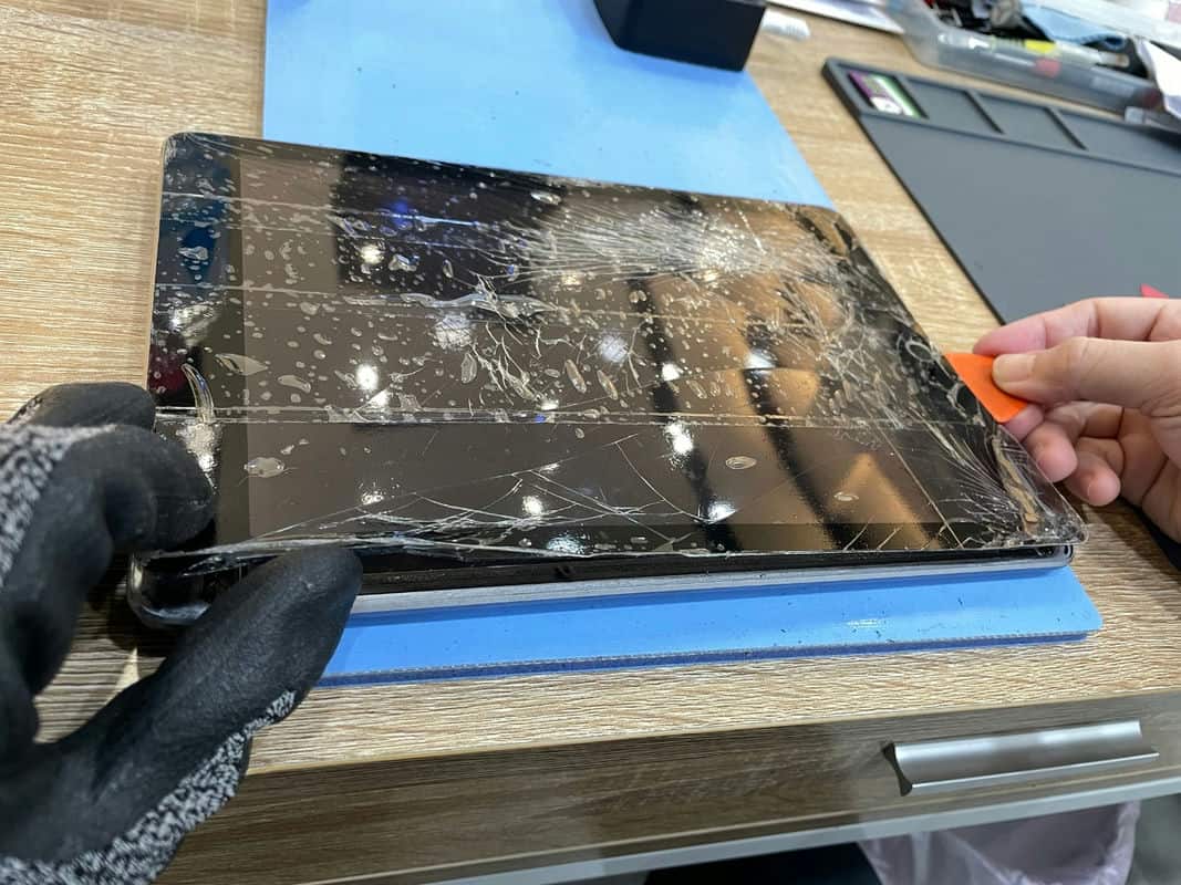 iPad意外破損桃園中壢的Dr.A現場評估不用等，維修就靠它