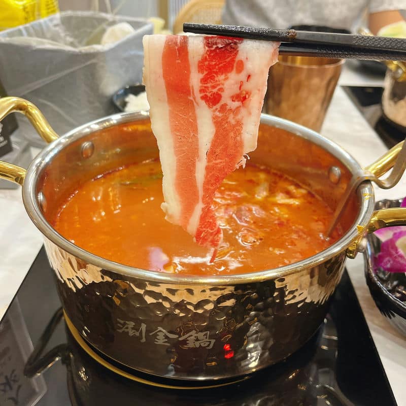 標題桃園美食新選擇 - 「涮金鍋」的義式番茄雞湯鍋，養生與美