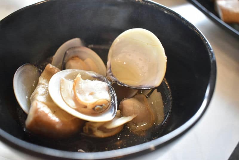 桃園冬日聚會新選擇「涮金鍋」的「酒香麻油雞腿鍋」，帶來溫暖與