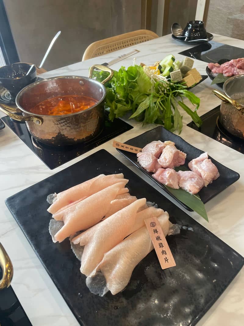 桃園火鍋新體驗！「涮金鍋」的韓式泡菜雞湯鍋，讓你的味蕾與健康