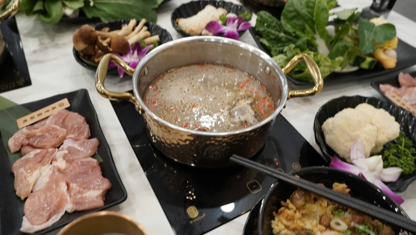 桃園火鍋新發現！「真．黃金雞湯鍋」帶給你前所未有的養生美食體