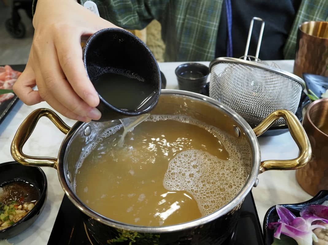 追尋桃園的美食記憶「涮金鍋」與那獨特的「真．黃金雞湯鍋」體驗
