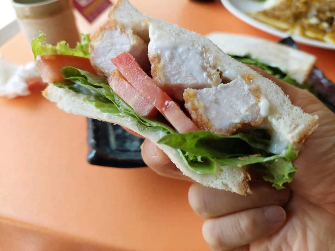 基隆的午餐新選擇豪派豬排店的美食體驗！