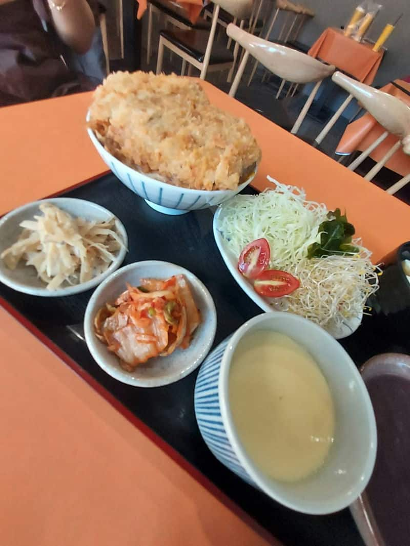 【基隆美食新體驗】豪派豬排店，味蕾的極致享受！