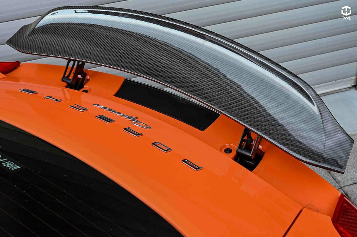 特斯拉Model 3的尊貴升級台灣碳纖維工藝的極致體現